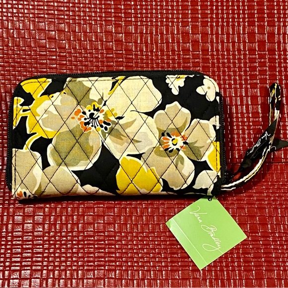 NWT♦️RETIRED♦️VERA BRADLEY DOGWOOD ZIP AROUND WALLET - Picture 6 of 10
